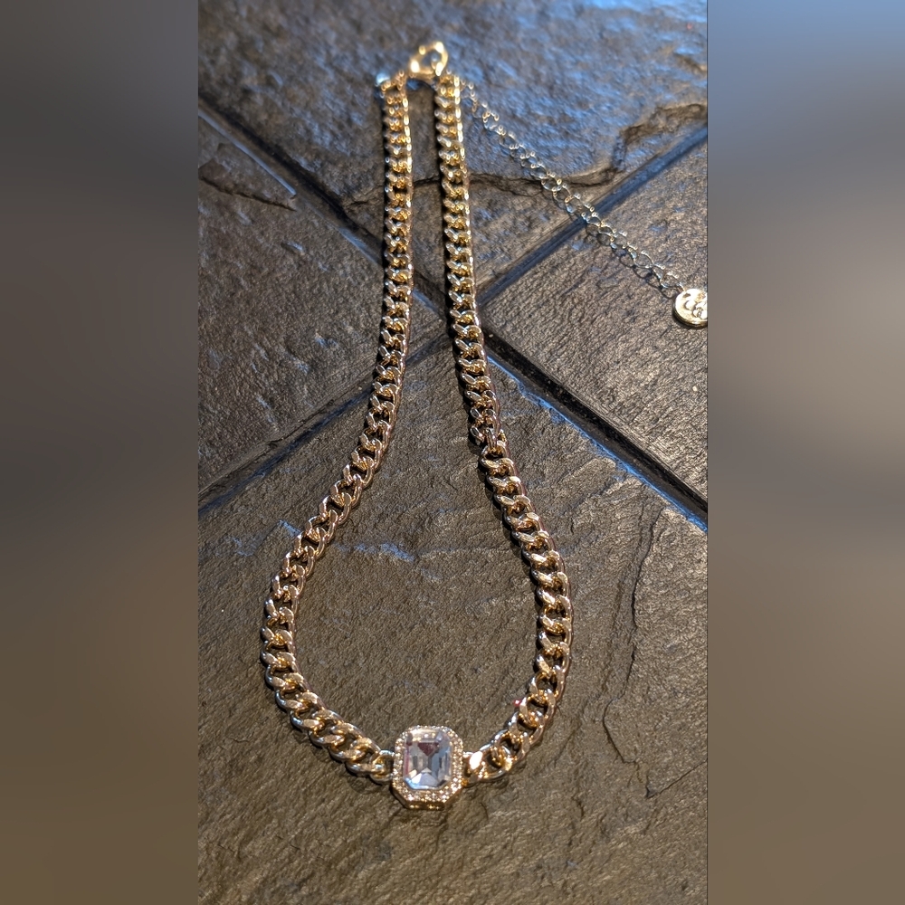 Elegant Gold Necklace with Crystal Pendant